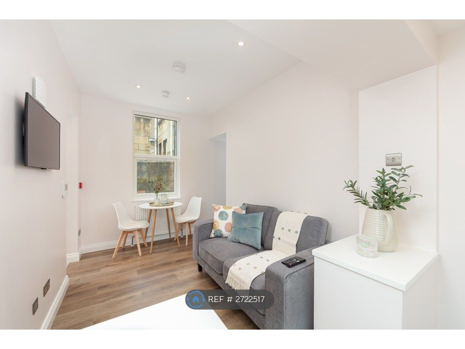 Property photo 1 of 6 Living Room