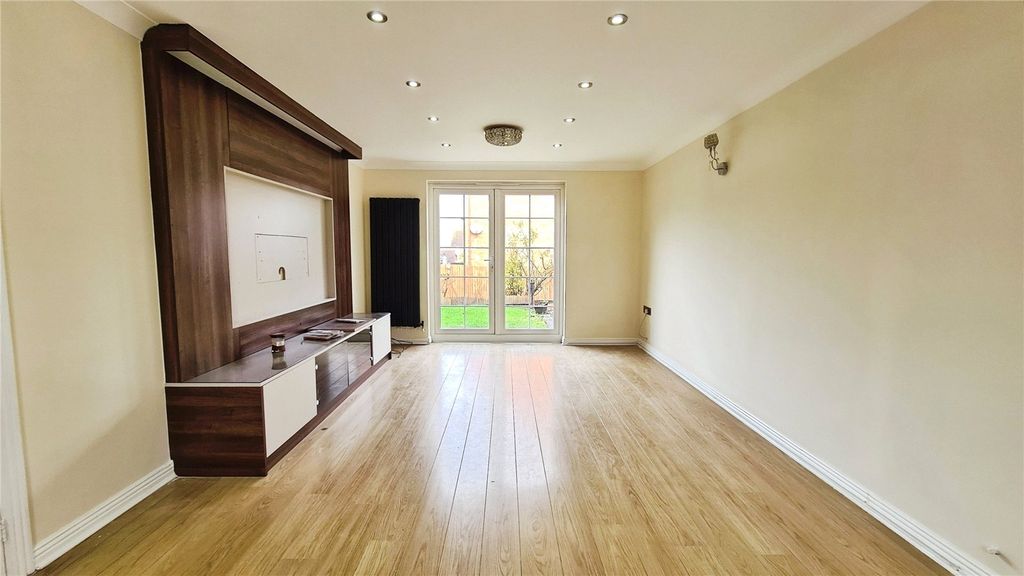 Property photo 2 of 14 Picture No. 12