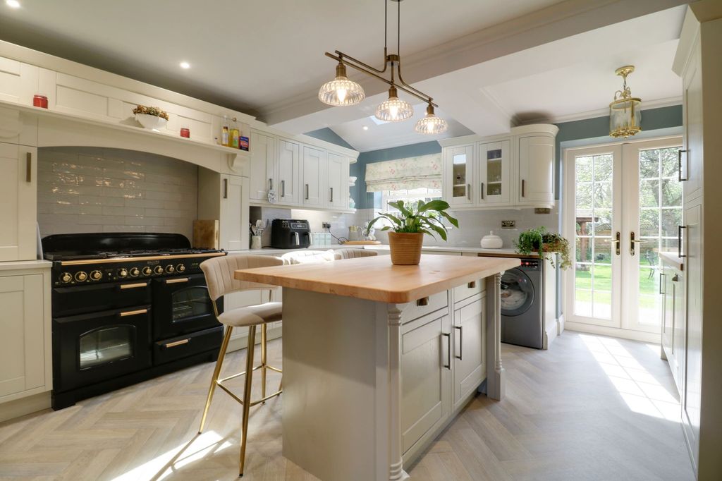 Property photo 3 of 25