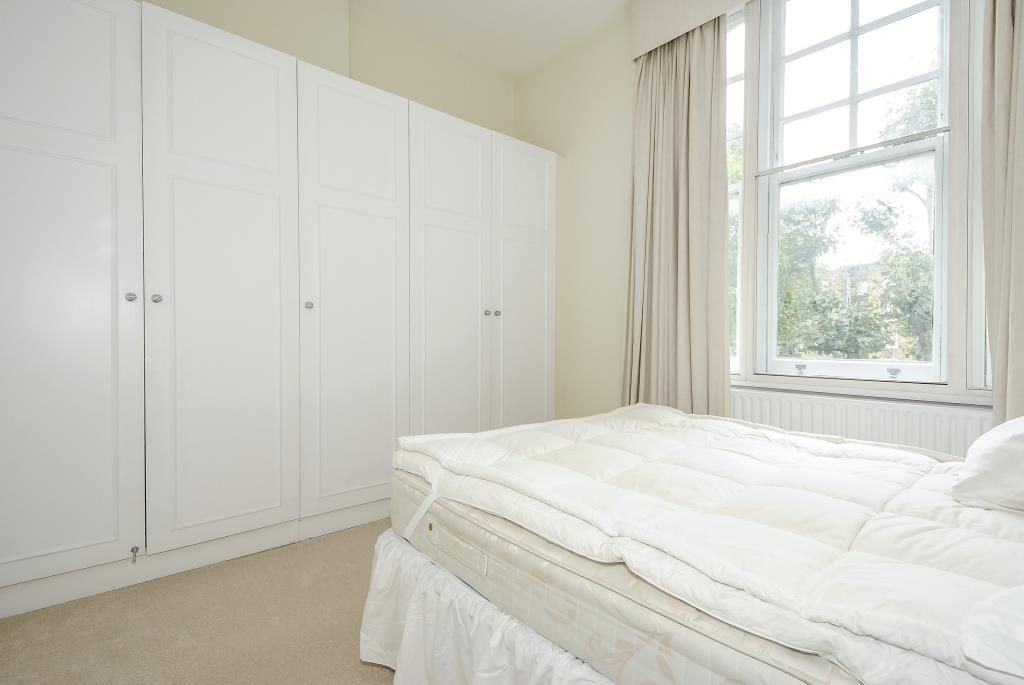 Property photo 3 of 13 Bedroom 1 (Shot 1)