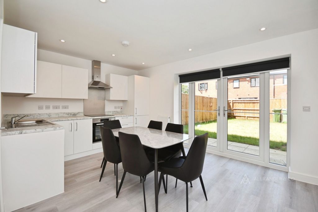 Property photo 2 of 11 Pbox-Img.Jpg