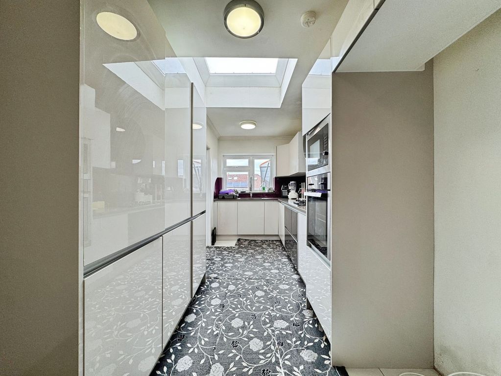 Property photo 3 of 17 Kitchen
