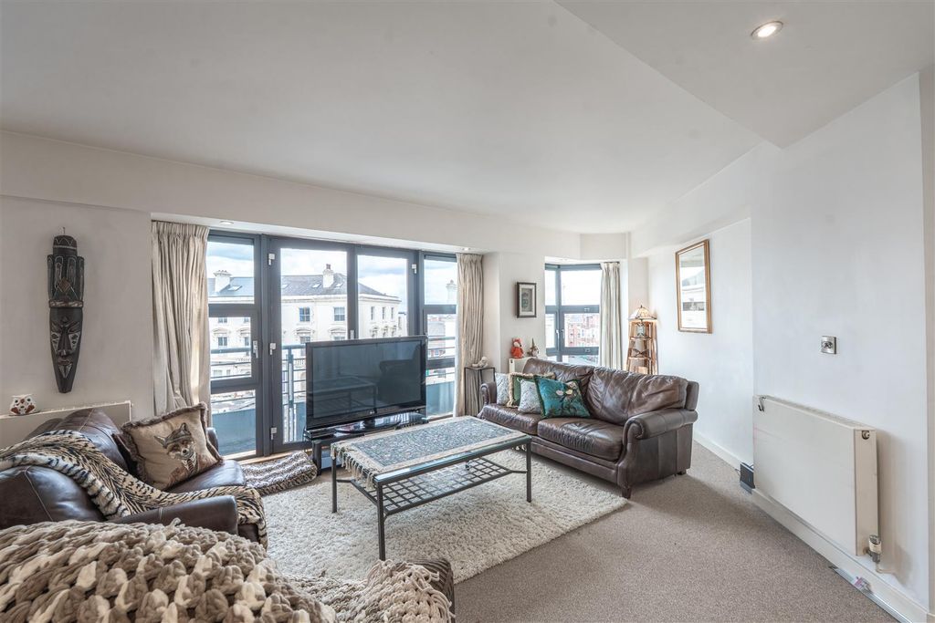 Property photo 3 of 32 A7403311-Hdr.Jpg