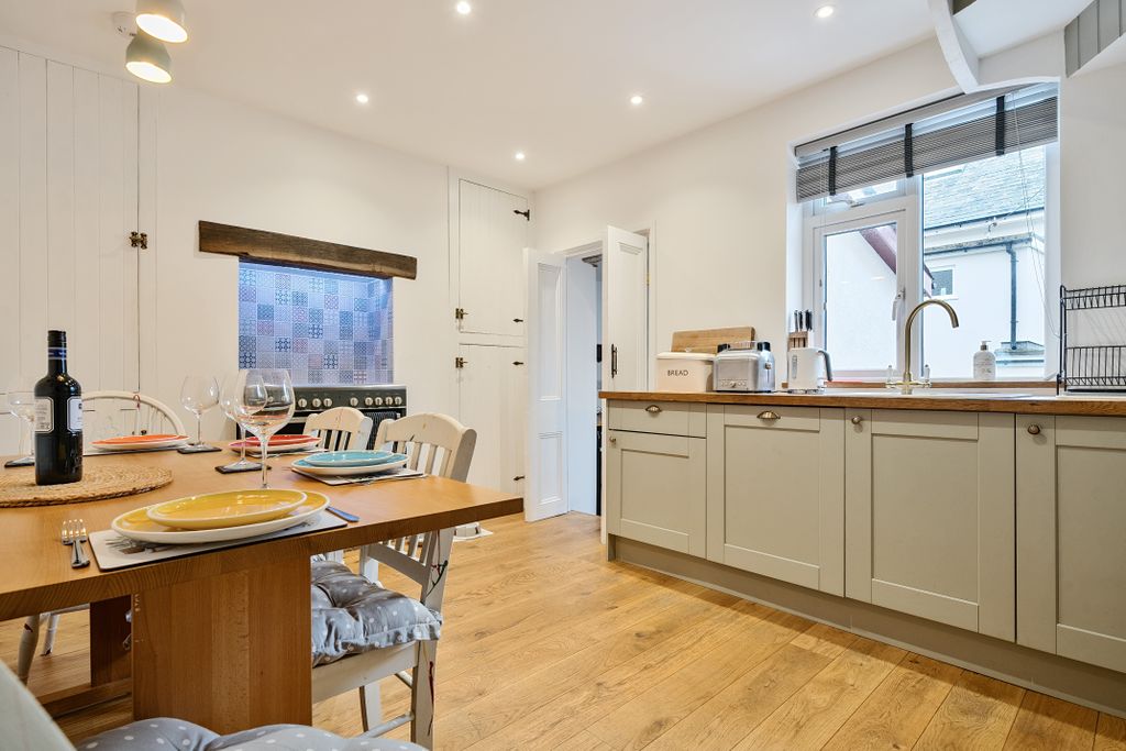 Property photo 2 of 16 Kitchen