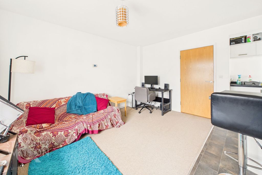Property photo 3 of 11