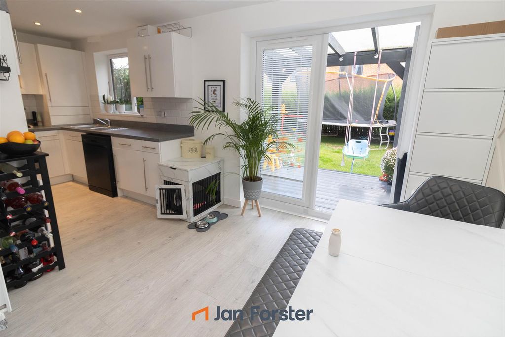 Property photo 3 of 15 Kitchen Dining Room