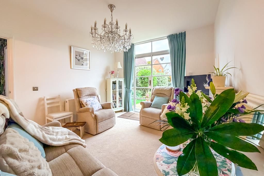 Property photo 3 of 21 Lounge