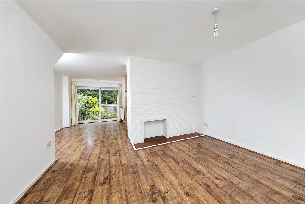 Property photo 3 of 16 Campbell Close-05.Jpg