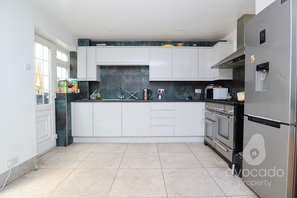 Property photo 2 of 15 4479924