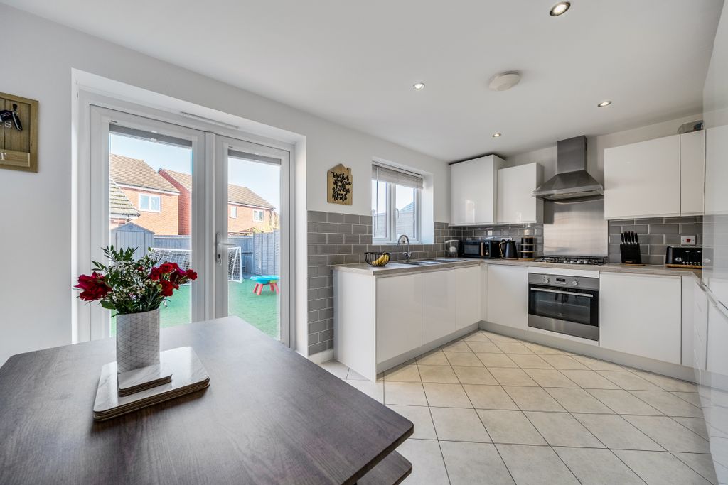 Property photo 1 of 7 13858552692Ed88E1A44E