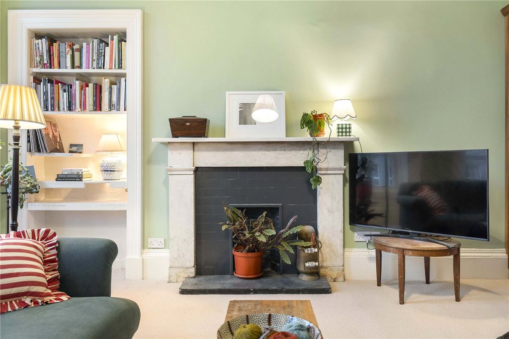 Property photo 3 of 18 Living Room