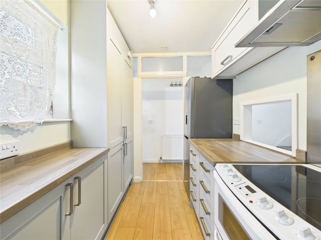 Property photo 2 of 11 Picture No. 16