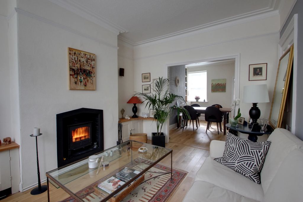 Property photo 2 of 15 Ewemove Harrogate Living Room