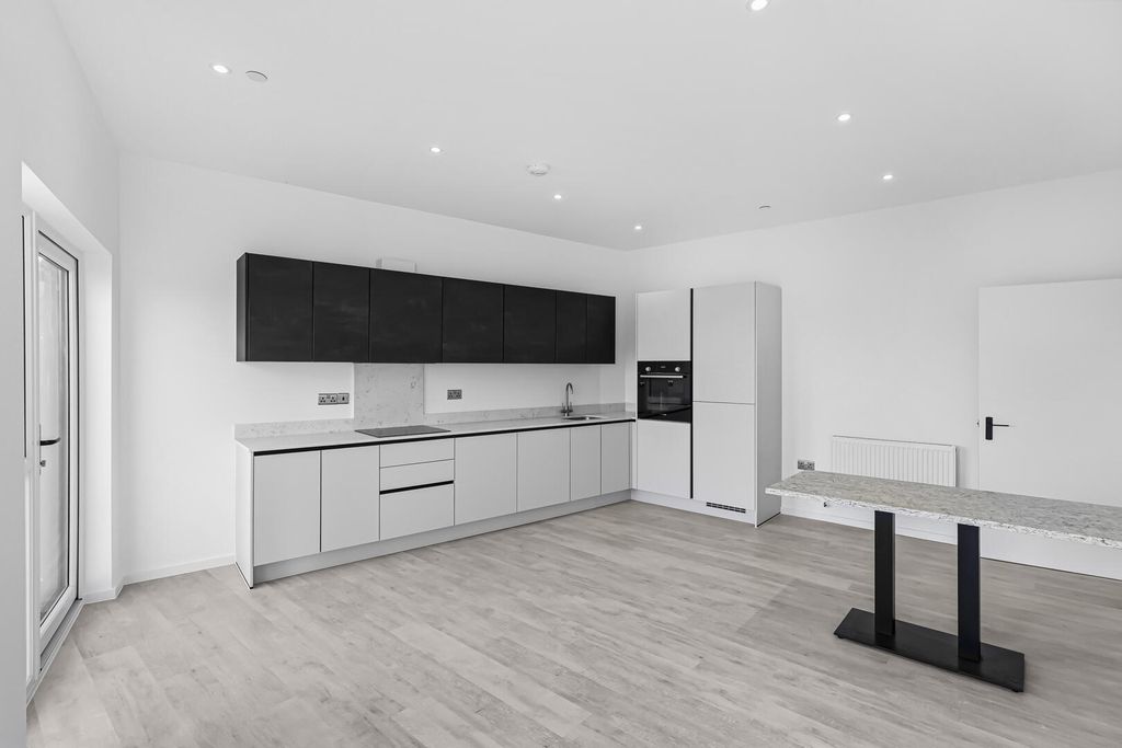 Property photo 3 of 14 Kitchen/Lounge