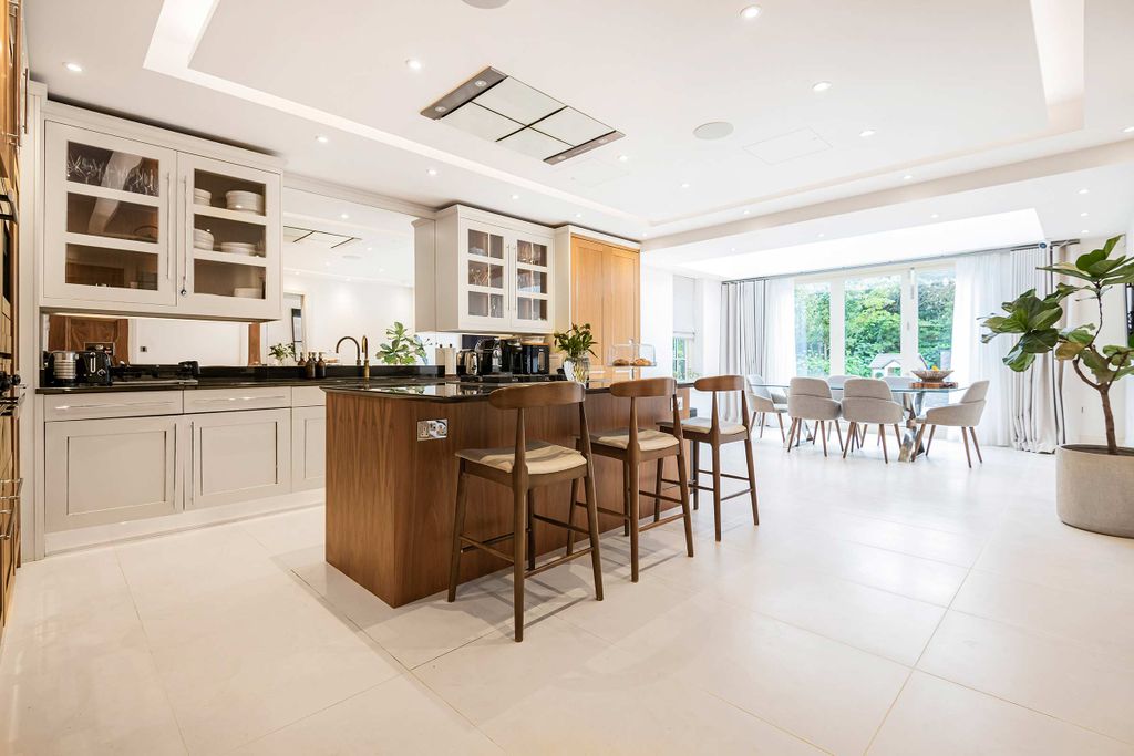 Property photo 3 of 25