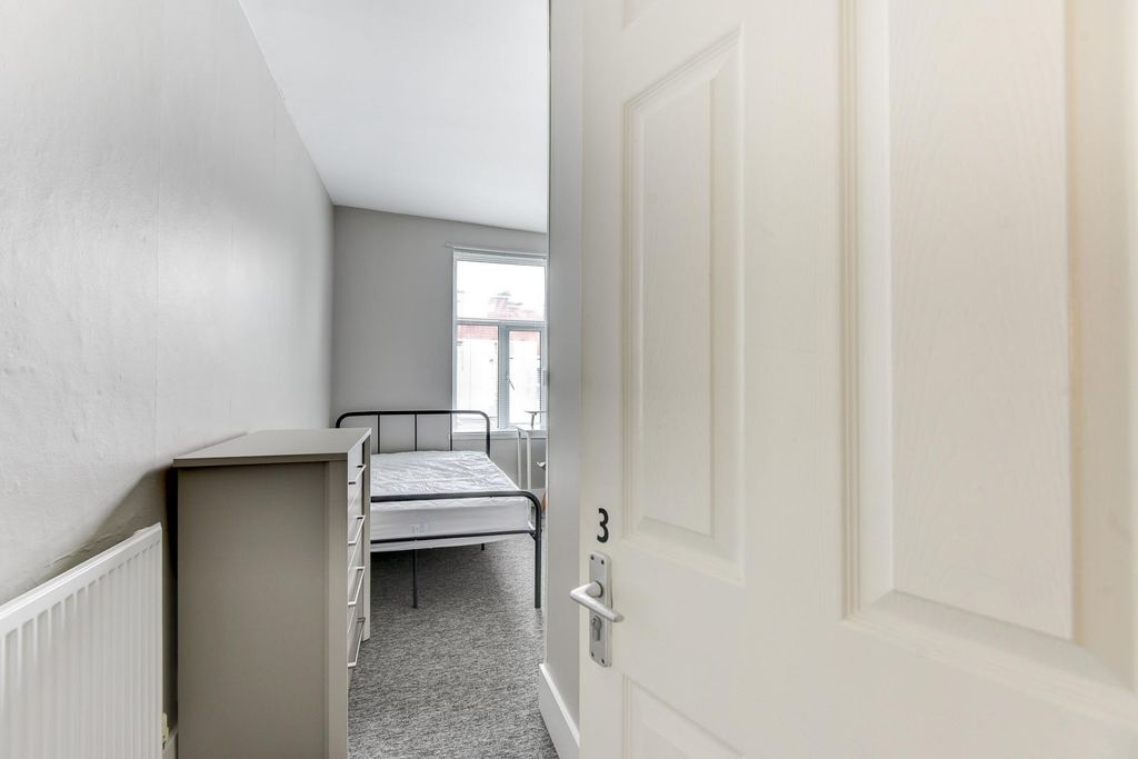 Additional image 40 of 7 bed semi-detached house to rentBernard Road, Brighton BN2