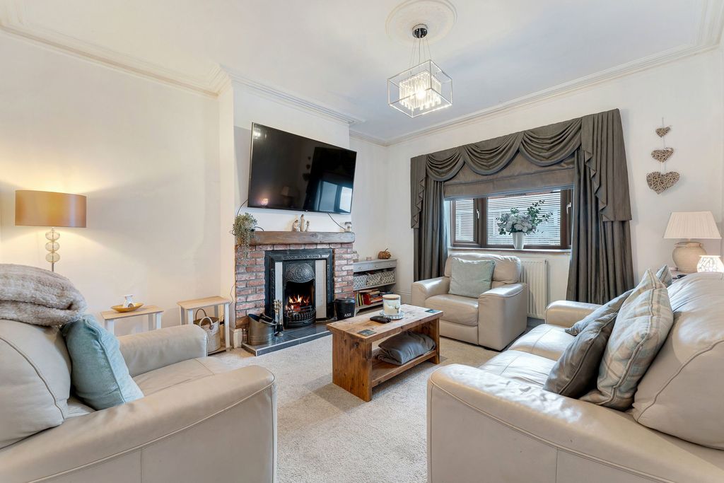 Property photo 2 of 32
