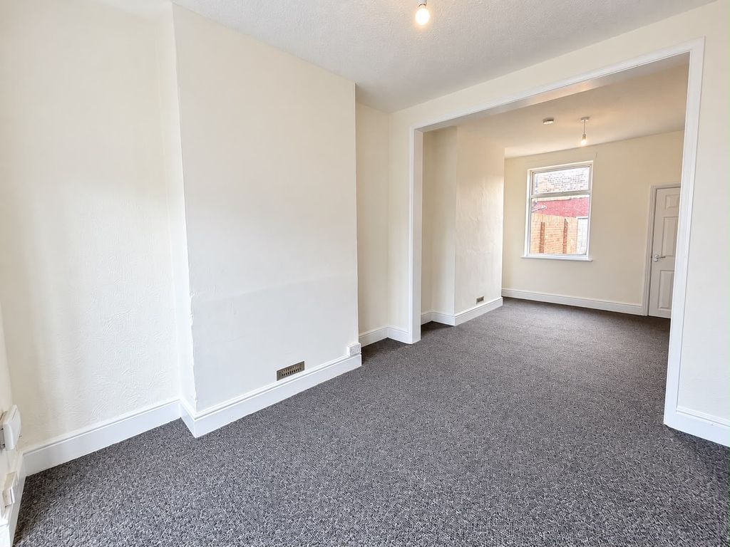 Property photo 3 of 13 Lounge/Dining Area