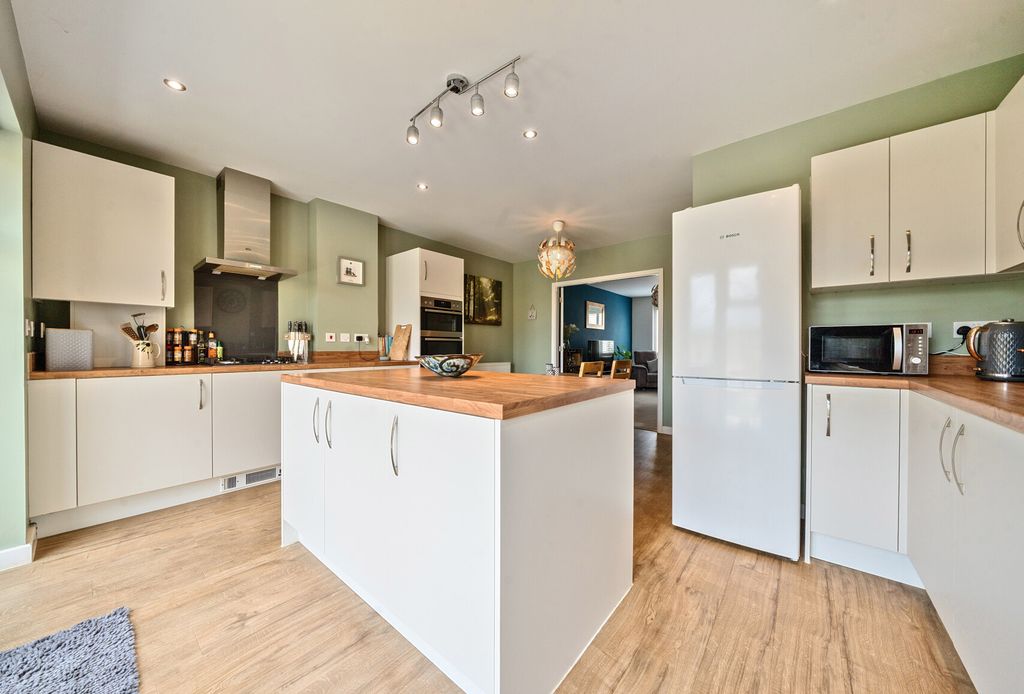 Property photo 3 of 11 1345388-13-68B04B...