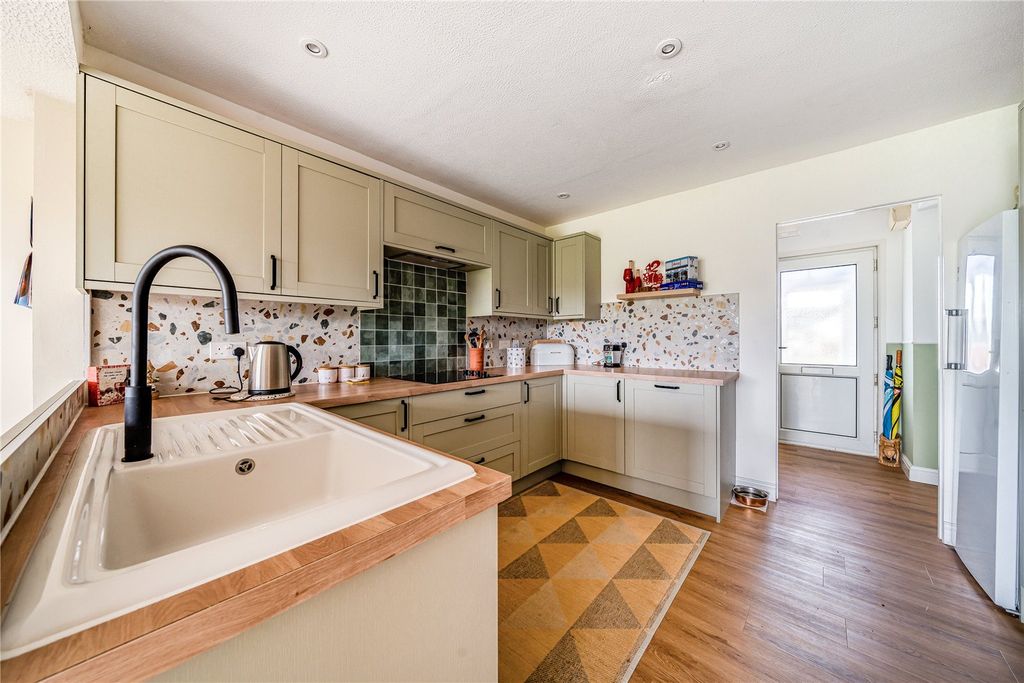 Property photo 3 of 15 Picture No. 32