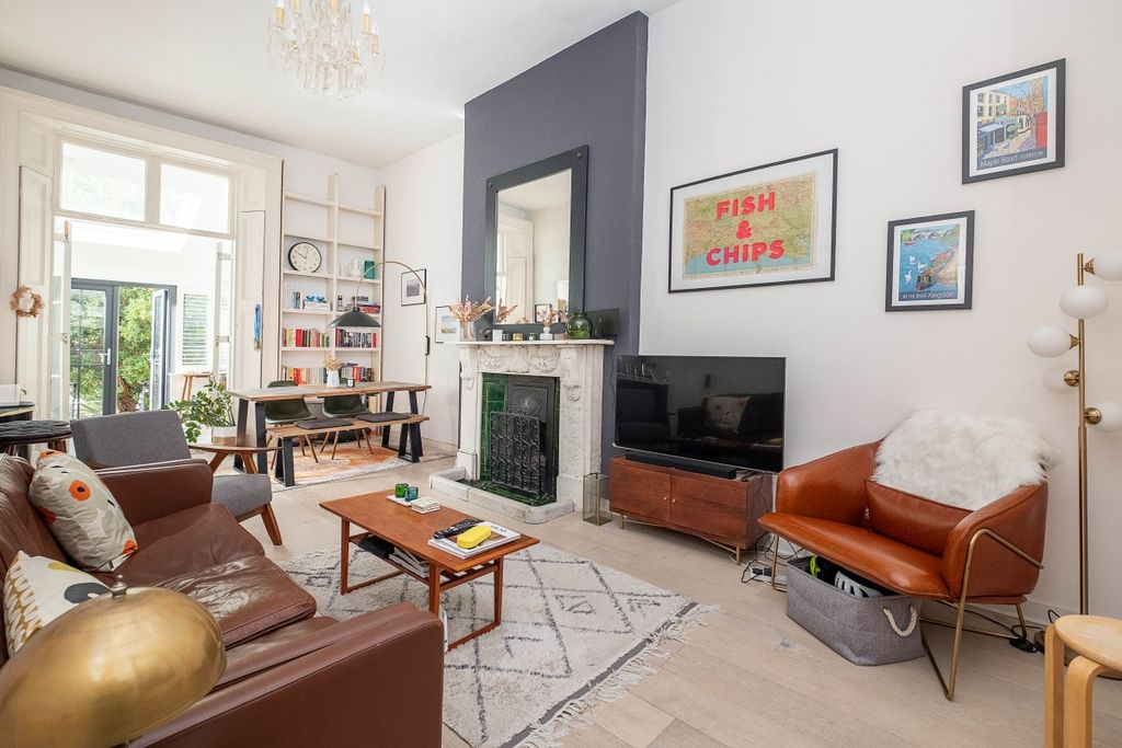 Property photo 1 of 14 Uxbridge-Road-000...