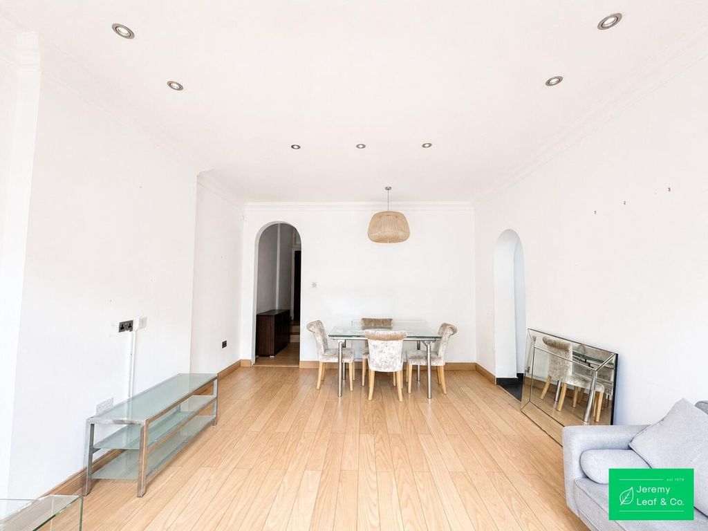 Property photo 3 of 11 Dining Room