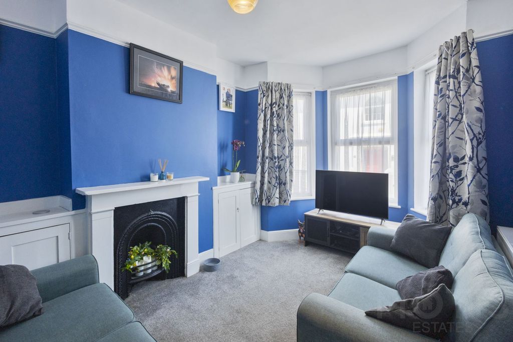 Property photo 2 of 16 Photo 9