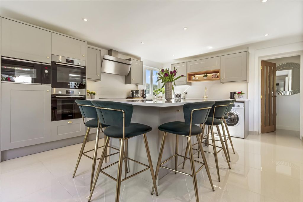 Property photo 2 of 25 18 Brooklyn Avenue-006.Jpg