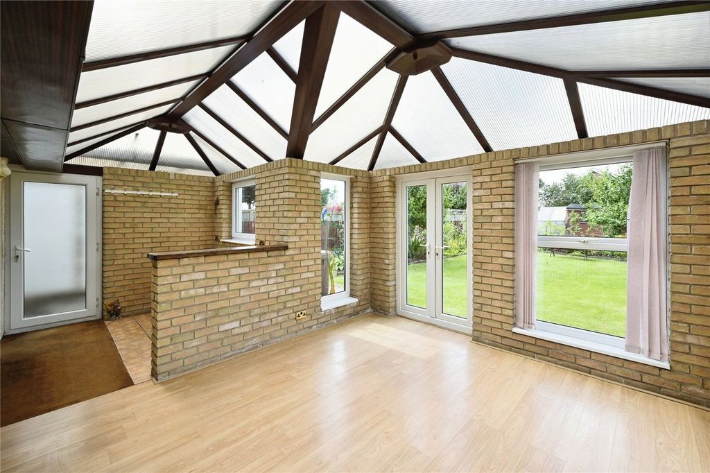 Property photo 3 of 17 Conservatory