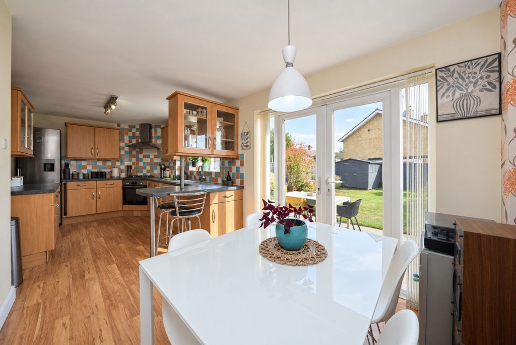 Property photo 3 of 15 40-Larchwood-Road-4713