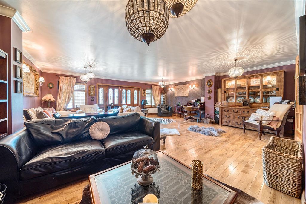 Property photo 3 of 18