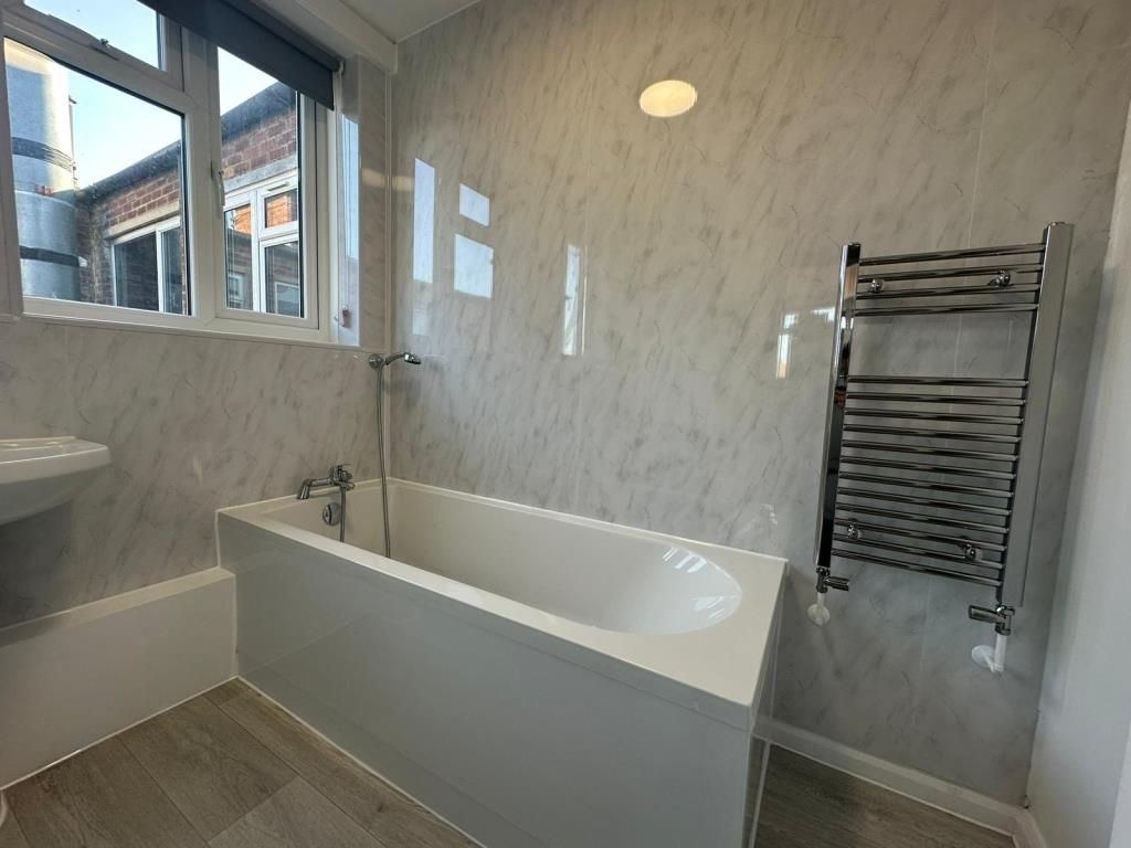 Property photo 3 of 7 Bathroom