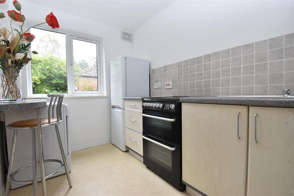 Property photo 2 of 9 Kitchen