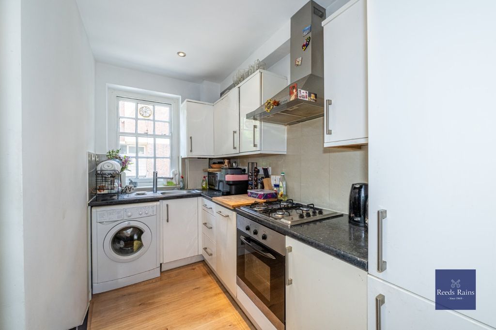 Property photo 3 of 14 Kitchen