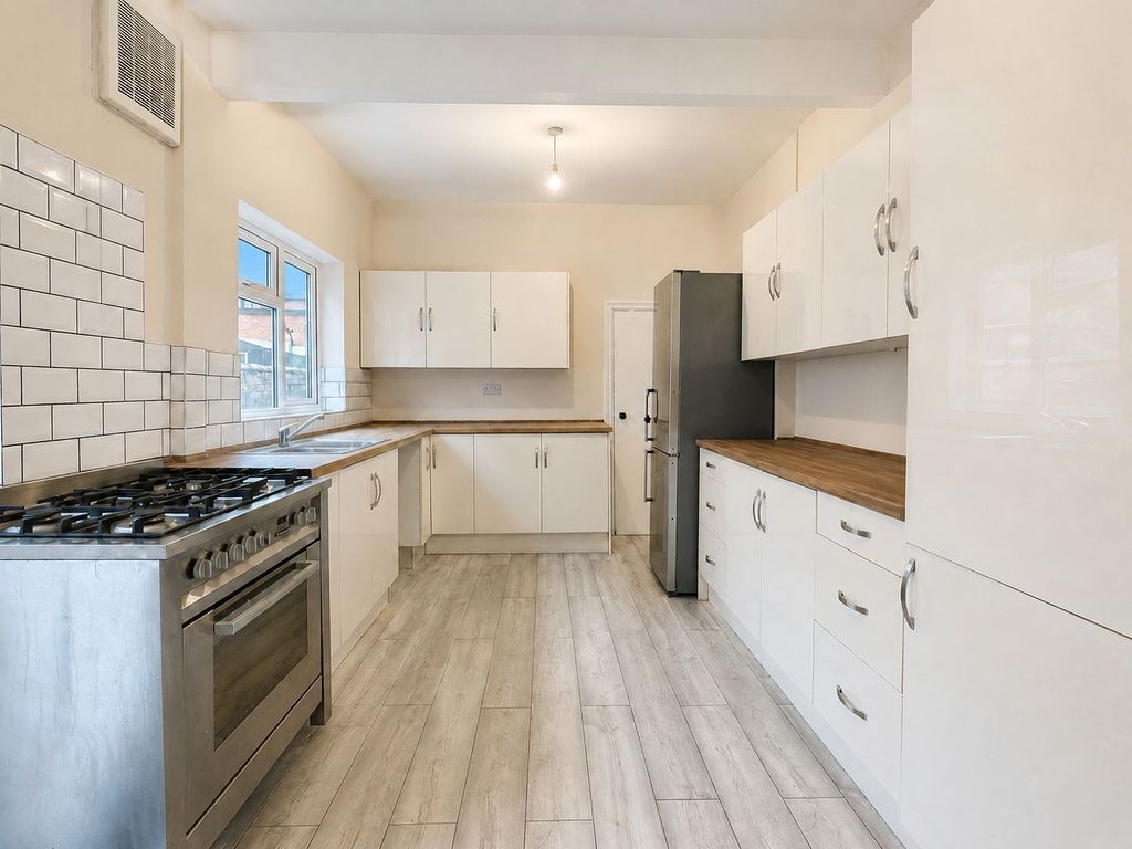 Property photo 2 of 25