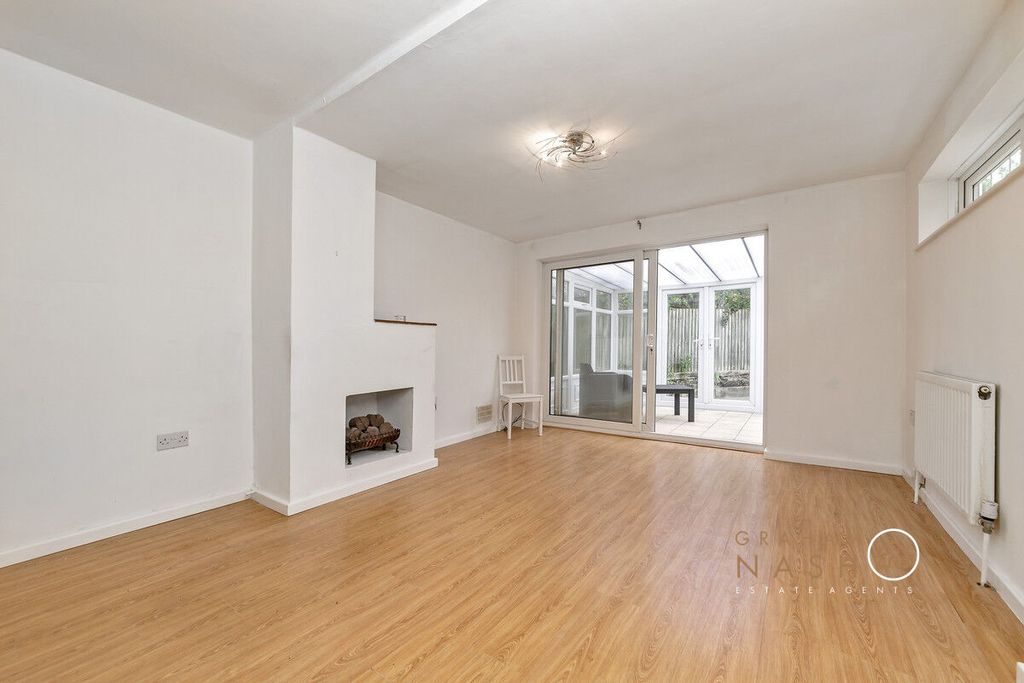 Property photo 2 of 23