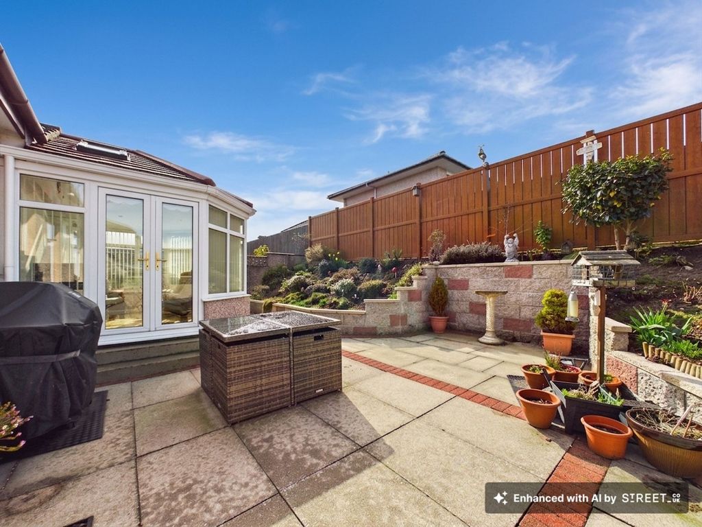 Property photo 2 of 25