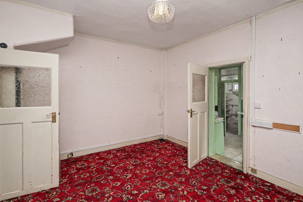 Property photo 2 of 17 179 Gainsborough Avenue, Manor Park, London, E12 6Jn