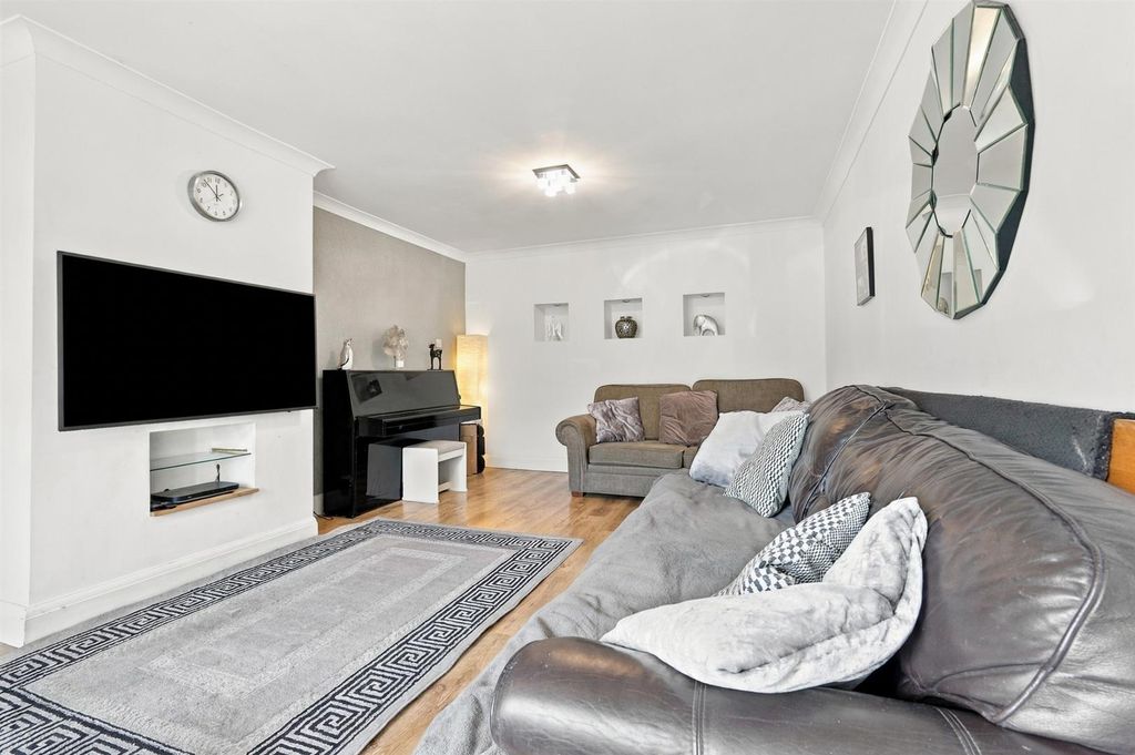 Property photo 3 of 41 14_Bbdd887d-Acb4-4d53-9978-86B8F7609439_Autoremove