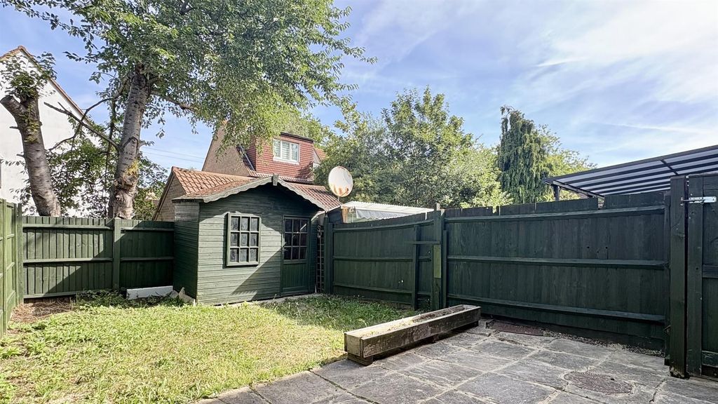 Property photo 2 of 14 Richard House Drive, E16 For Sale By Barrain Londo