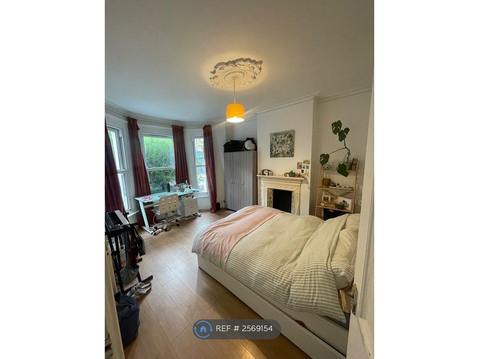 Property photo 2 of 11 Lounge/Bedroom 2 Config. 2