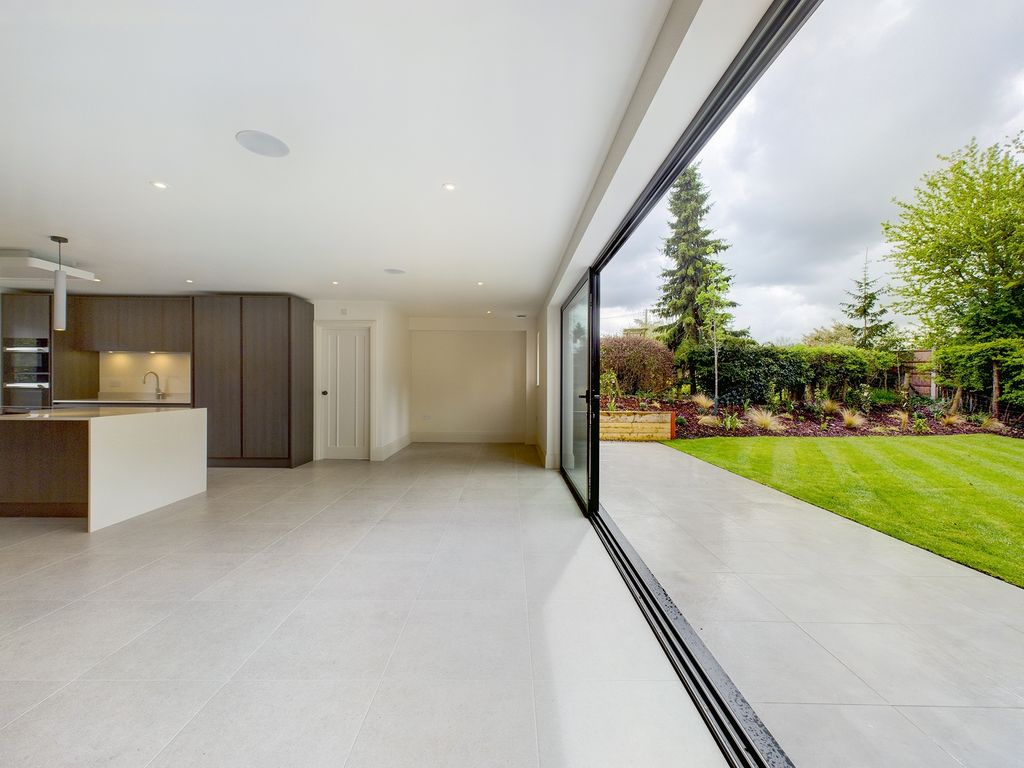 Property photo 3 of 23 Cam02119G0-Pr0011-Still020