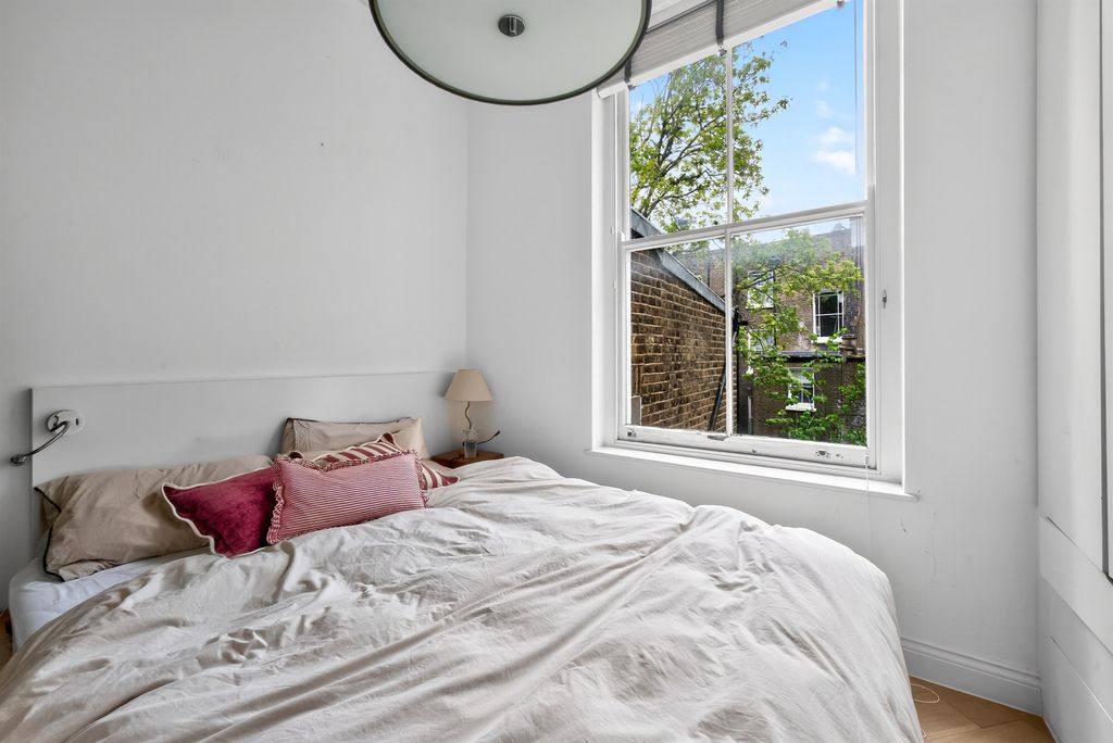 Property photo 2 of 40