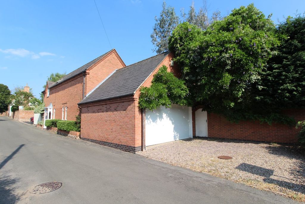 Property photo 2 of 22