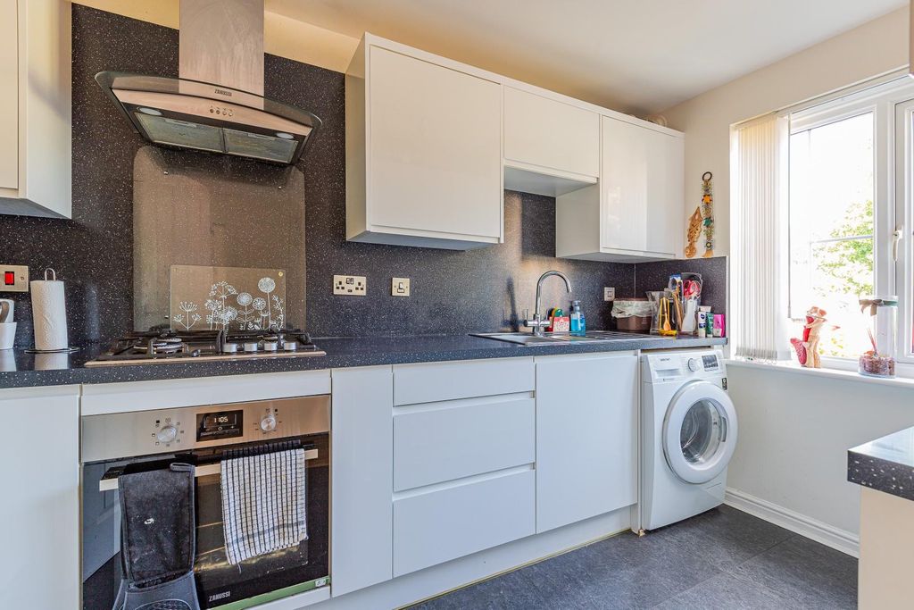 Property photo 2 of 14 Willowbrook Gardens 62-12.Jpg