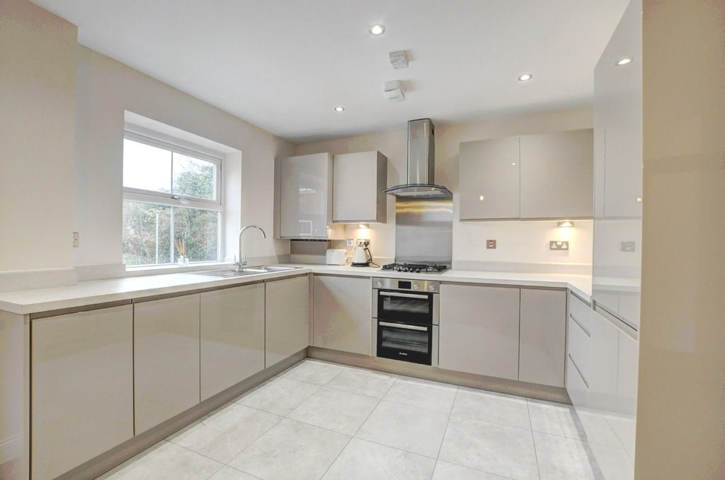 Property photo 2 of 10 4220-Hr-8
