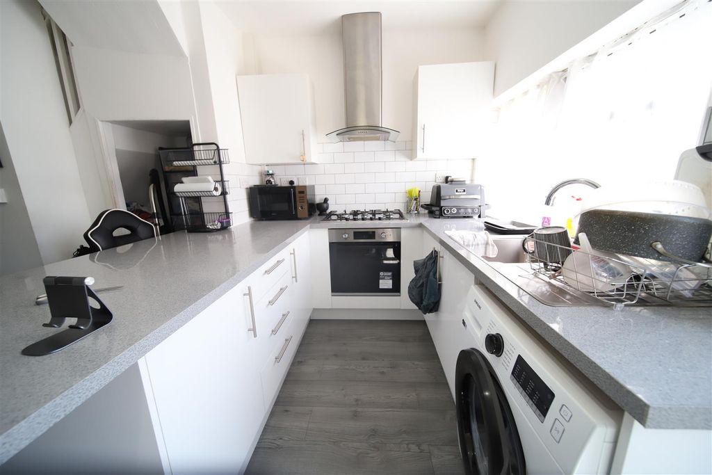 Property photo 3 of 10 Kitchen 2.Jpg