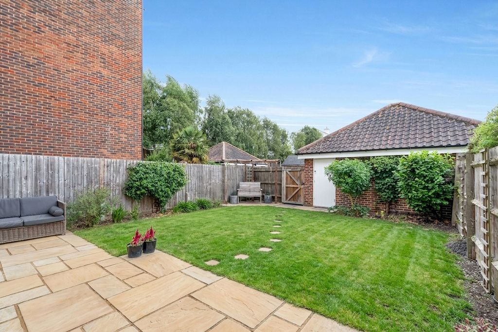 Property photo 2 of 26