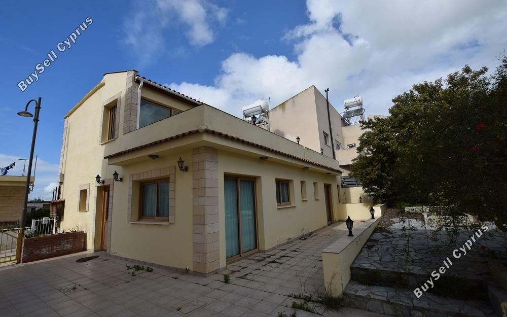 Property photo 2 of 6