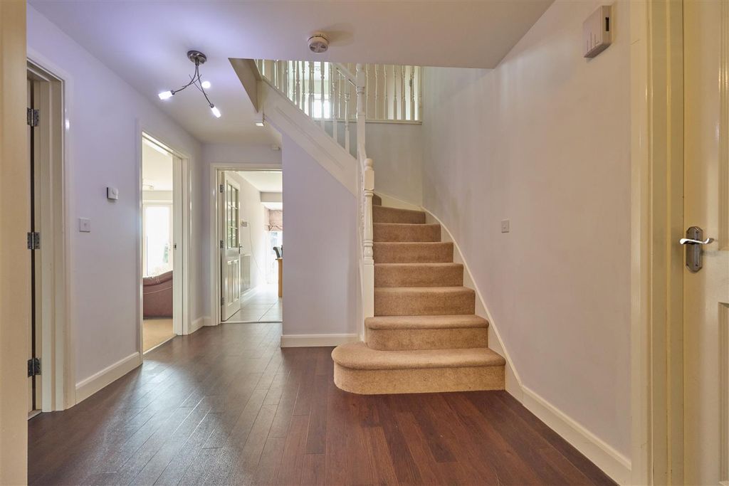 Property photo 3 of 26 Entrance Hallway